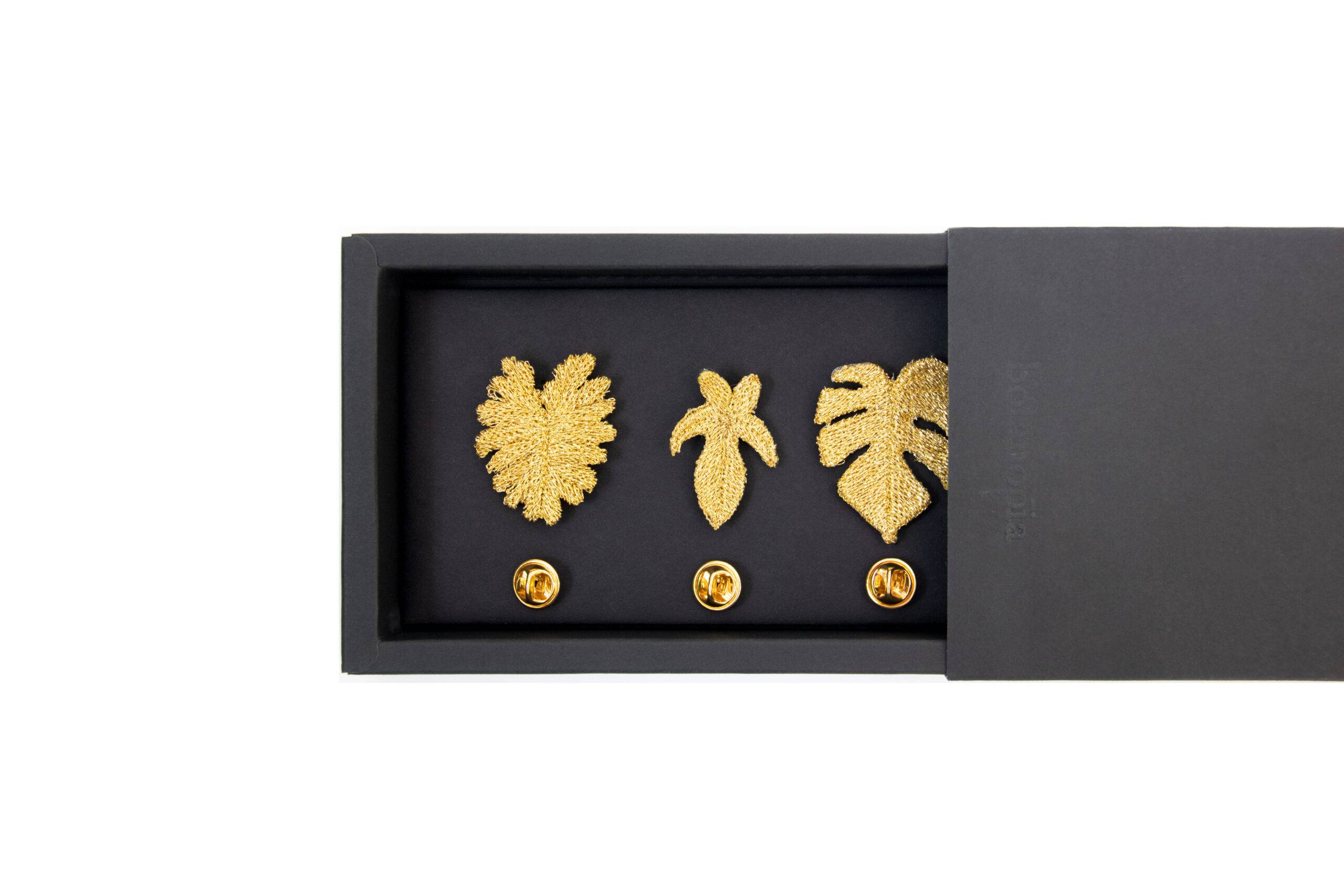 Gouden Geborduurde Broches - 3 tropische bladeren