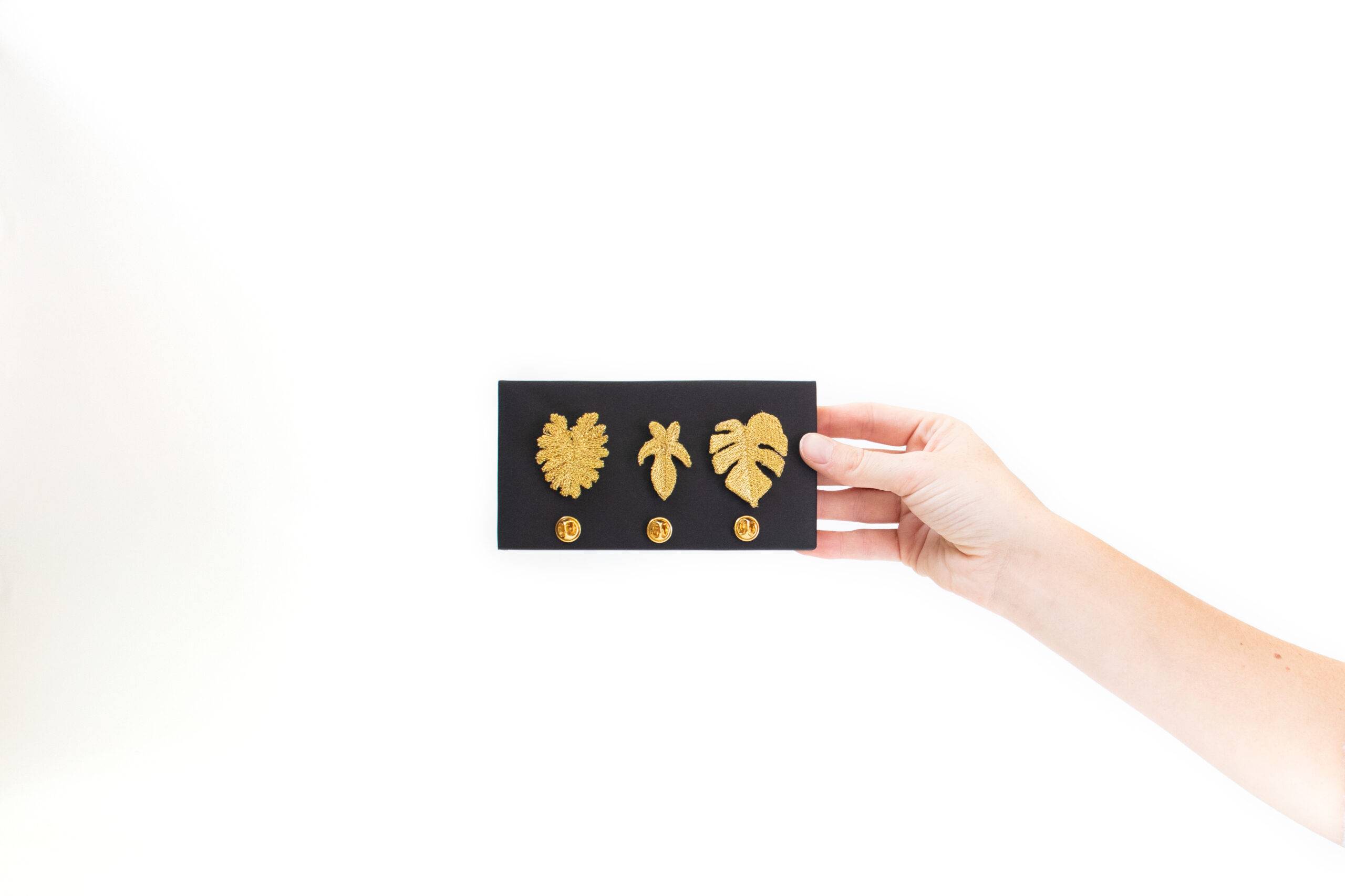 Gouden Geborduurde Broches - 3 tropische bladeren