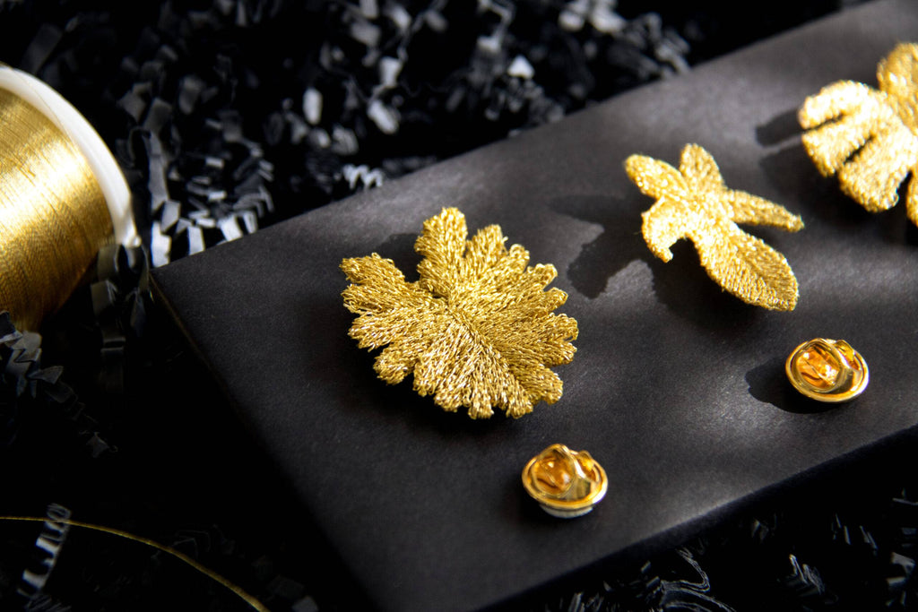 Gouden Geborduurde Broches - 3 tropische bladeren