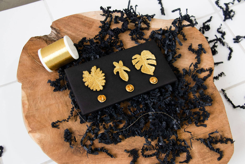 Gouden Geborduurde Broches - 3 tropische bladeren