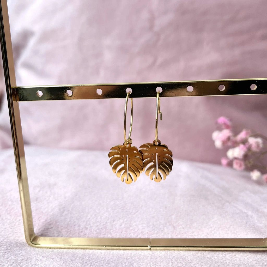 Oorringen met monstera hanger (goud)