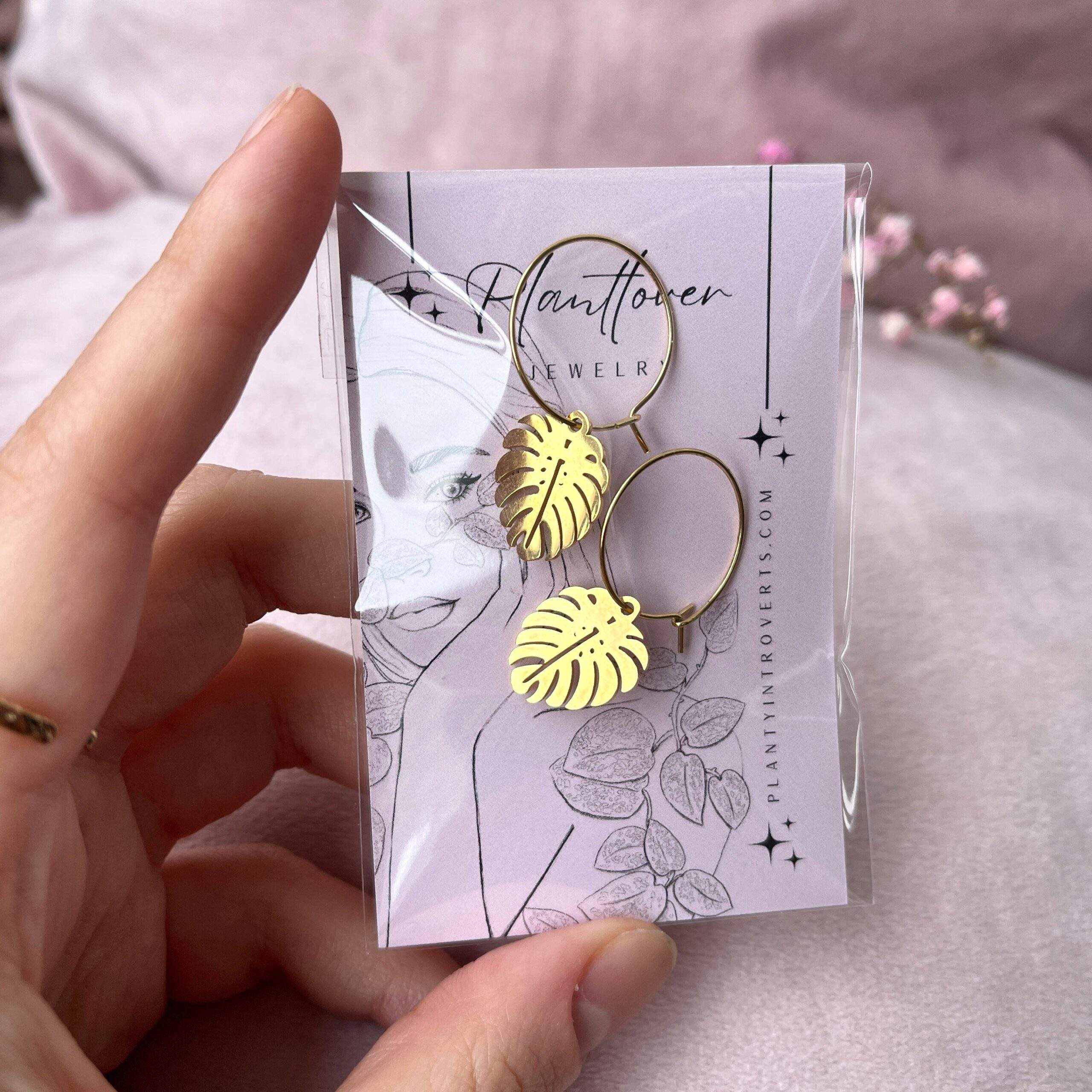 Oorringen met monstera hanger (goud)